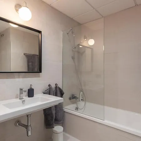 Stunning Apartment In Estepona With 2 Bedrooms *