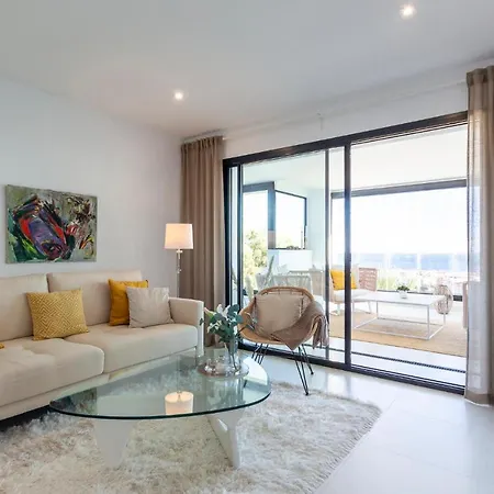 Stunning Apartment In Estepona With 2 Bedrooms *